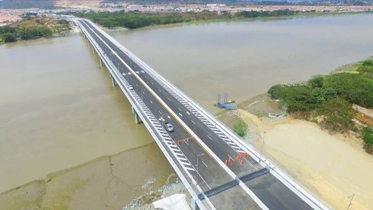 Autoridades inauguran el nuevo puente que conecta a los cantones Guayaquil y Daule