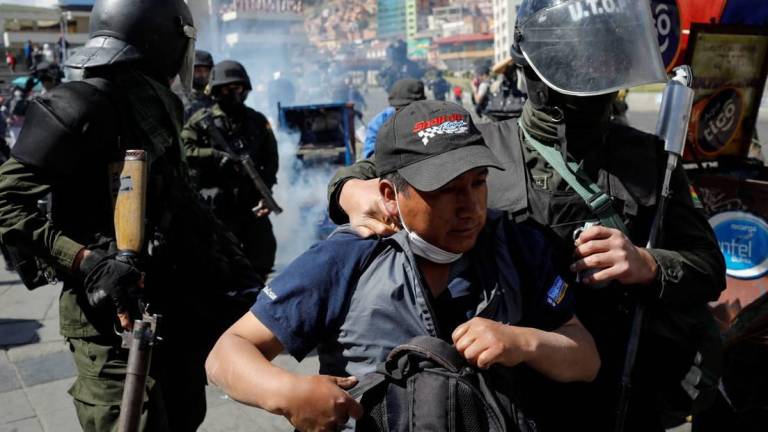 Imputan a exjefe policial boliviano en caso de munición no letal de Ecuador
