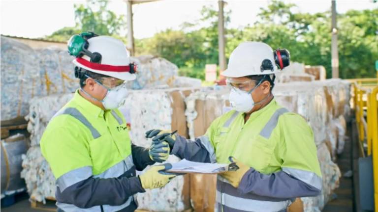 Los residuos no reciclables de Galápagos son aprovechados para producir cemento