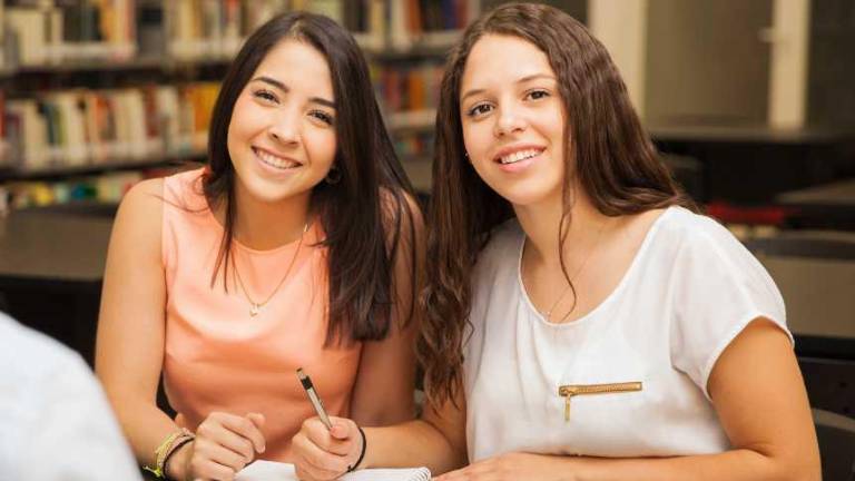 25,000 becas serán entregadas a mujeres ecuatorianas para su preparacion academica