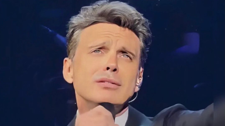 Luis Miguel sufre doloroso incidente en pleno concierto