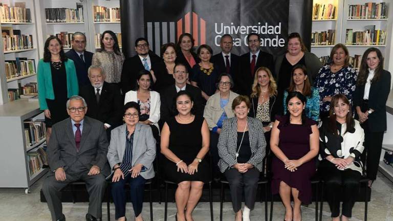 Autoridades y docentes de la Universidad Casa Grande se reunieron para celebrar los 30 años de vida institucional del centro educativo.
