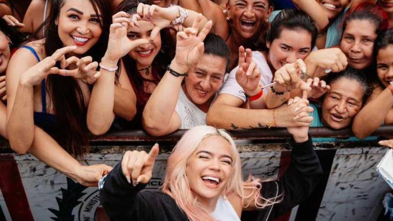Karol G en concierto: sorprende a reclusas en Ibagué con el 'Con Cora Tour'