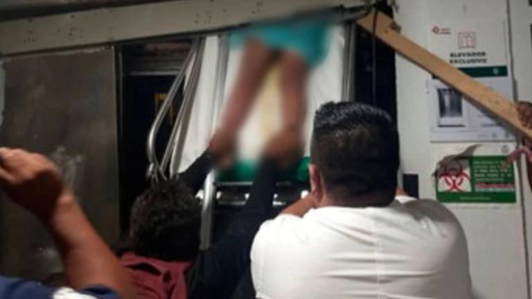 ¡Ayuden a mi hija!: niña muere aplastada dentro del ascensor de un hospital de Playa del Carmen
