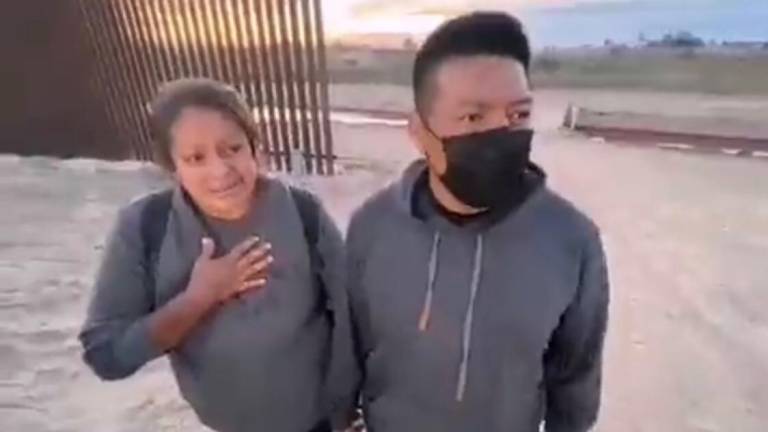VIDEO: Pareja de migrantes ecuatorianos cuenta por qué cruzaron la frontera para llegar a EEUU: Voy a ayudar a mi hijo para que sea piloto