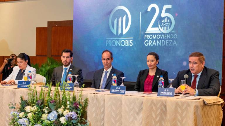 Directivos de PRONOBIS en el evento de celebración de los 25 años de creación.