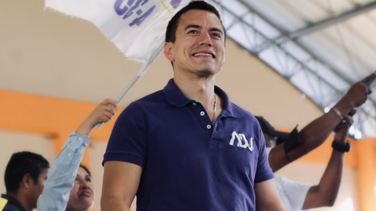 Asamblea insiste a Daniel Noboa licencia para hacer campaña y advierte sobre 'infracción electoral'