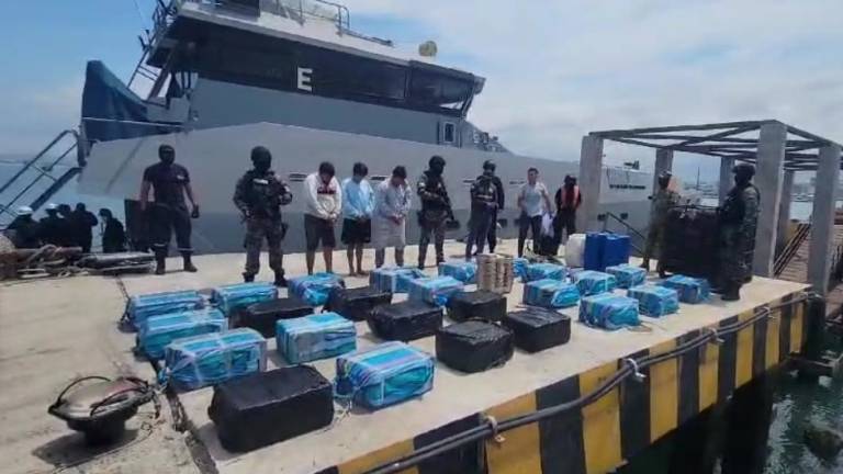 “Éxito en alta mar”: Decomisan cerca de una tonelada de droga tras operativo de inteligencia ejecutado en Manta