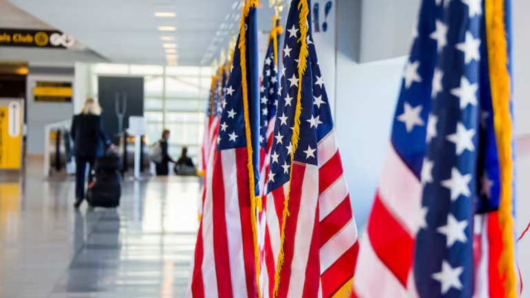 Fraude de visas: EE.UU. detiene a 19 sospechosos en Ecuador y otros países por trama que engañaba a migrantes