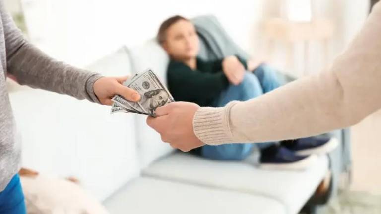 Pensión alimenticia sube en Ecuador en 2026 tras el aumento del salario básico a USD 482