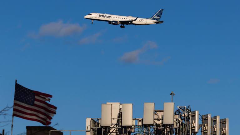 Varias aerolíneas suspenden vuelos a Estados Unidos por temor al 5G en aeropuertos