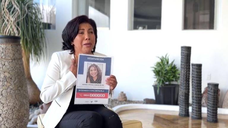 Elizabeth Otavalo durante una entrevista con Ecuavisa