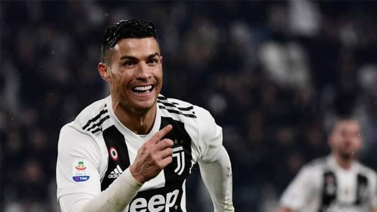 Cristiano Ronaldo ha jugado en varios de los clubes considerados como gigantes de Europa, como por ejemplo el Manchester United, Real Madrid y la Juventus. Dentro de su palmarés, el luso tiene cinco balones de oro.