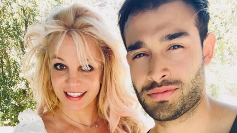 Britney Spears junto a su prometido Sam Asghari.