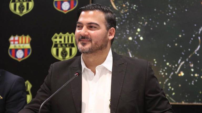 Alvarez anunciando sedes y fechas de la Gira Centenario en rueda de prensa realizada el 19 de diciembre de 2024.