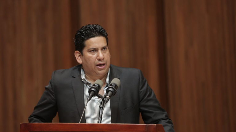 Richard Gómez es señalado por presunto desfalco de USD 800.000 en CNEL y piden acciones en Fiscalía