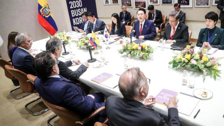 Fotografía de la reunión sostenida entre funcionarios de ambos países.