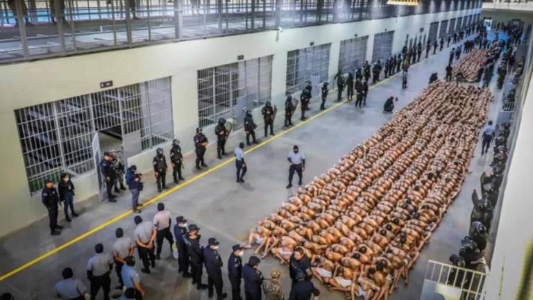 Gobierno presupuesta 125 millones de dólares para construcción de cárceles al estilo Bukele en Ecuador