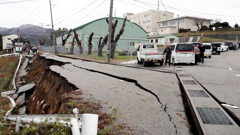 Violento terremoto de magnitud 7,6 golpea a Japón: hay al menos seis personas atrapadas bajo escombros