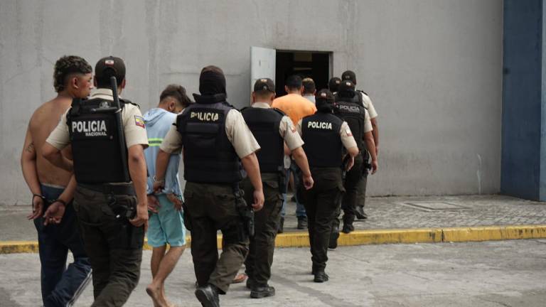 La Policía Nacional detuvo a siete personas la madrugada del viernes por el delito de robo con muerte de un uniformado en Guayaquil