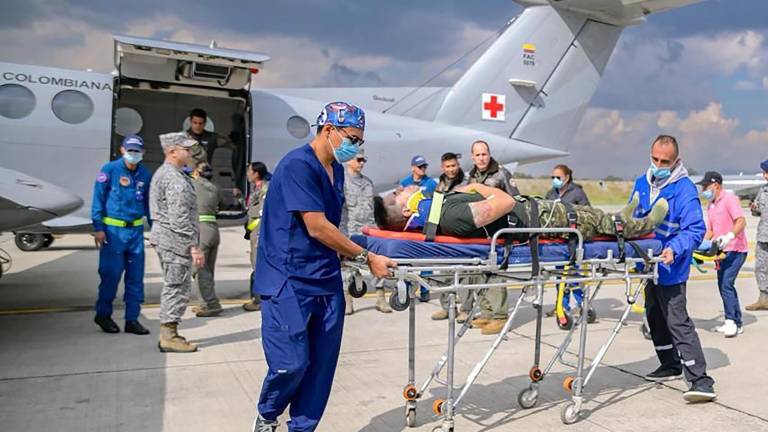 Al menos 8 muertos y unos 30 desaparecidos deja accidente de avión militar en Colombia