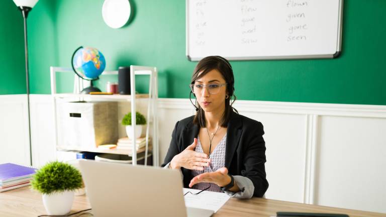 Gobierno impulsa la formación docente con cursos gratuitos avalados por Estados Unidos