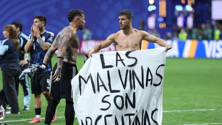 Reino Unido pide a la FIFA investigar a Argentina por la pancarta sobre las Islas Malvinas