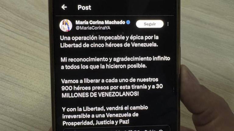 Opositores venezolanos que se refugiaron por más de un año en embajada argentina en Caracas llegan a Estados Unidos