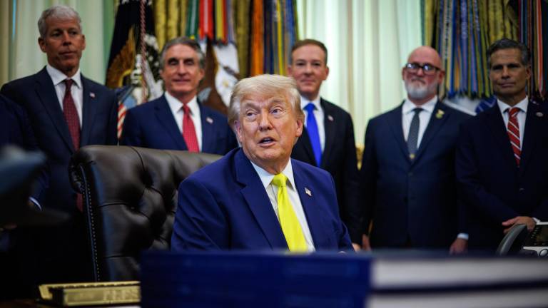 Trump dice que posiblemente renueve el tratado de EE.UU. con México y Canadá; pero preferiría no tenerlo