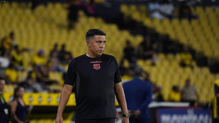 César Farías sigue al mando: dirigió el entrenamiento de Barcelona SC y desmiente su salida