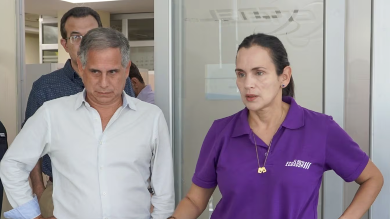 Juan Carlos Blum y la ministra saliente, Inés Manzano.