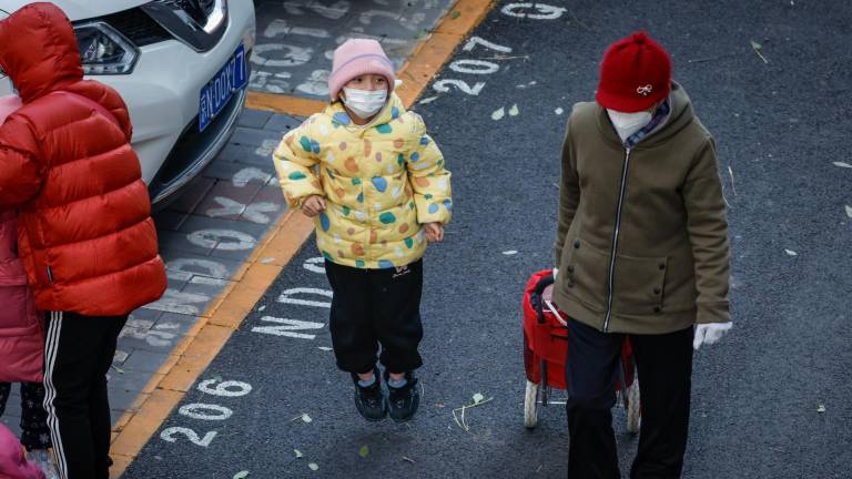 China aumentará las clínicas para tratar fiebre por brote de infecciones respiratorias