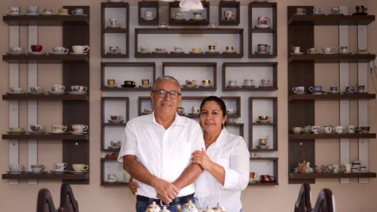 La colección de tazas más grande en Ecuador: familia atesora 370 tazas de todo el mundo
