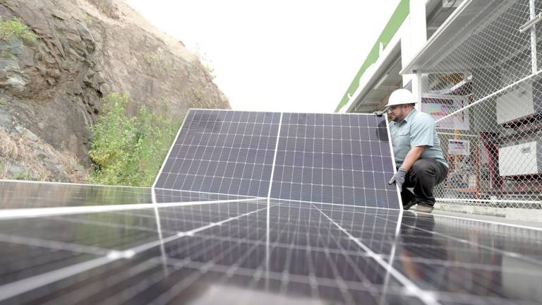 En el 2023 el Centro de Distribución Especializado GD de Difare incorporó una planta fotovoltaica de 1.000 kW con 2.017 paneles solares para promover la eficiencia energética.