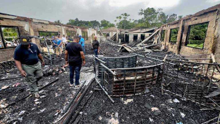 Colegiala provocó incendio que mató a 19 menores en Guyana debido a que una supervisora le quitó su celular