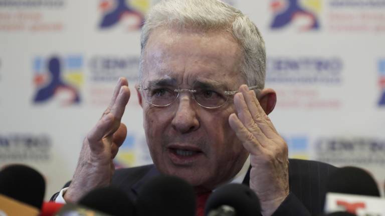 Expresidente de Colombia Álvaro Uribe asegura que enfrentará juicio por supuesta manipulación de testigos