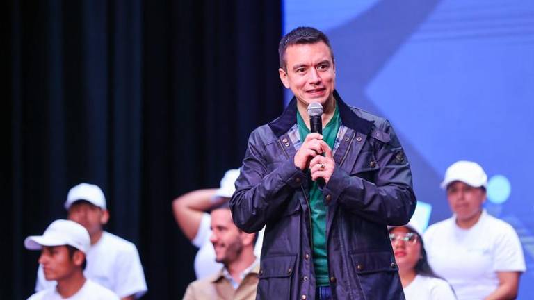 Daniel Noboa decreta que sueldos del sector salud y educación se paguen con recursos petroleros en 2026