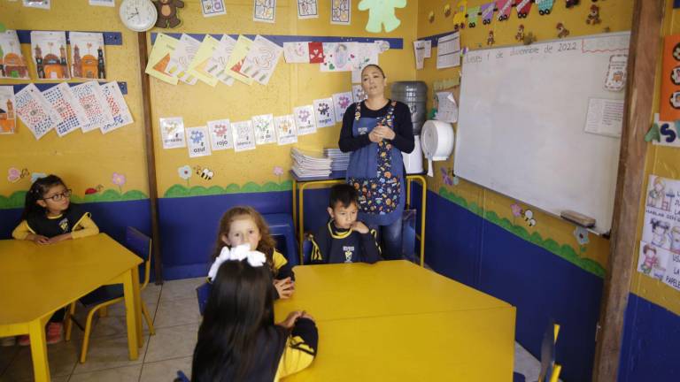 Para los alumnos de años iniciales, la exposición a varios idiomas extranjeros a temprana edad les permite adquirir habilidades lingüísticas sólidas y una mayor capacidad cognitiva.
