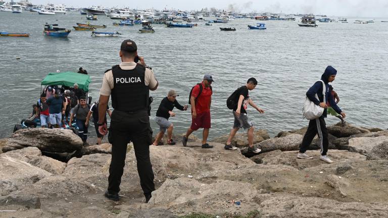 Policía sostiene que incendio que destruyó embarcaciones en Manta fue accidental