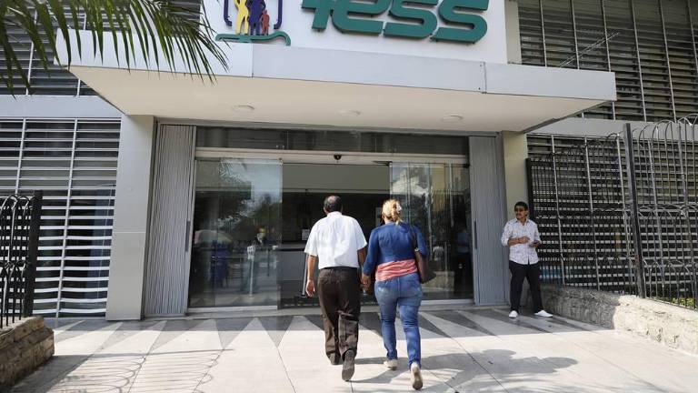 Intentan sacar USD 40.000 de fondos de cesantía en el IESS: así descubrieron a un hombre con identidad falsa