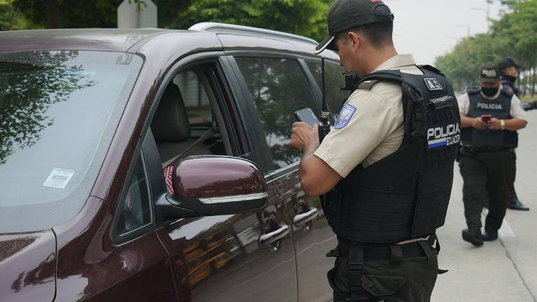 Samborondón: decomisan 776 bloques de marihuana en furgoneta con mensajes religiosos