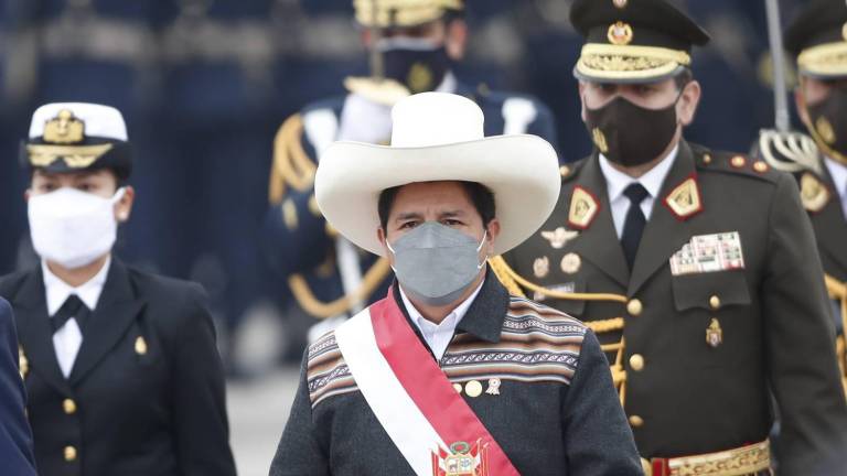 Congresistas presentan moción para destituir a presidente de Perú