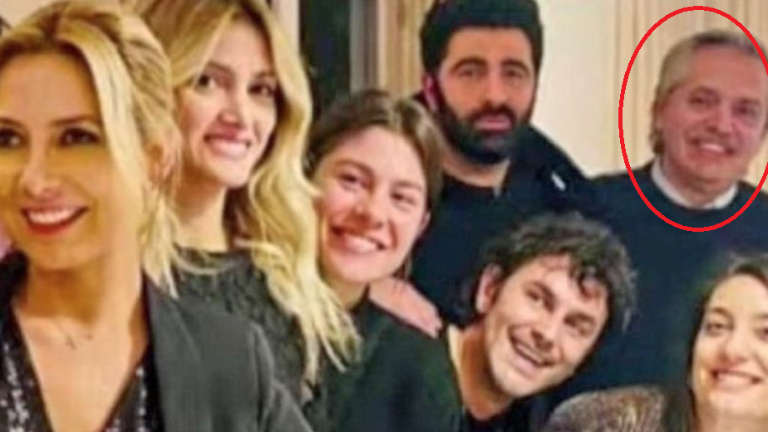 Escándalo por foto de festejo de la primera dama y el presidente de Argentina en pleno confinamiento