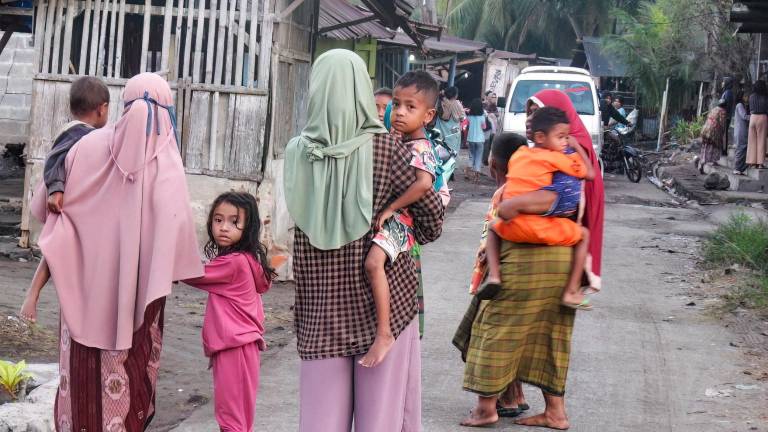 Alerta de tsunami tras terremoto de magnitud 7,7 en Indonesia: habitantes evacúan sus hogares