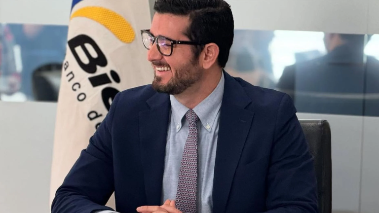 ¿Quién es Bernardo Córdovez, el funcionario que reemplaza a Edgar Lama en el IESS?