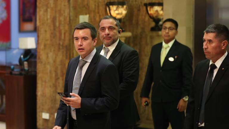 Presidente Noboa desestimará la acción penal contra jóvenes que habrían invadido su casa y nadado en su piscina