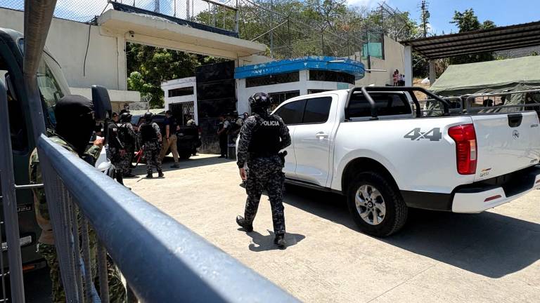 Tres reos se fugaron de la cárcel de Esmeraldas tras manipular barrotes de una ventana
