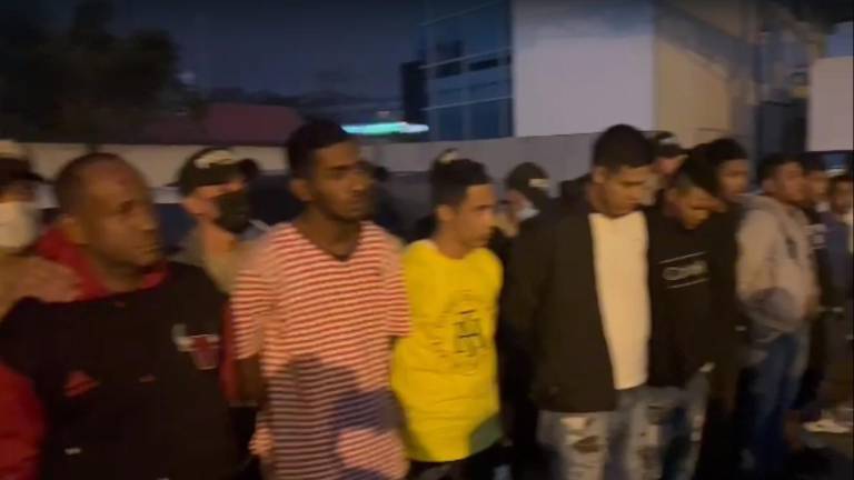 Aprehenden a 18 sospechosos afuera del Hospital Luis Vernaza: buscaban a sobreviviente de atentado en Daule