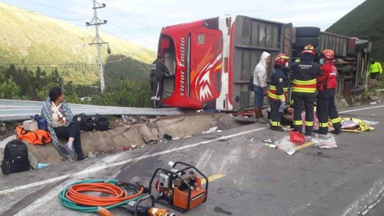 Dictan medidas contra conductor del bus que dejó nueve muertos en la vía Pifo-Papallacta