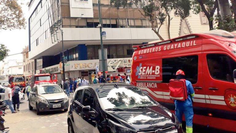 Alerta doble en sedes de Fiscalía en Guayaquil: amenaza de bomba y conato de incendio